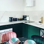 Tsuru Apartment *